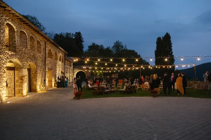 Venue nocturn amb guirnaldes de llum
